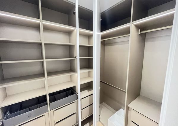 Apartamento T1 mobilado em Miraflores com Vista de Rio, a estrear