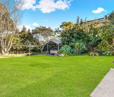 Charming 3-Bedroom Home with Spacious Backyard - Photo 3