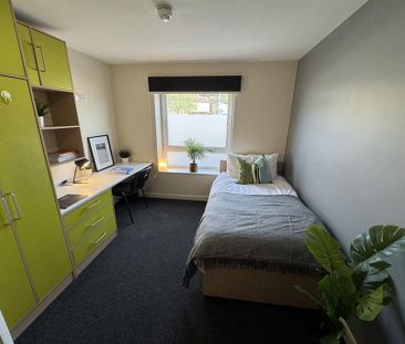 1 bedroom in a flat share to rent - Photo 5