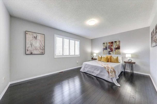 For Lease - 897 Miller Park Avenue, Bradford West Gwillimbury, Ontario - Photo 1