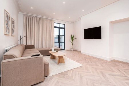 6 Bed Terraced House, Chester Road, M16 - Photo 2