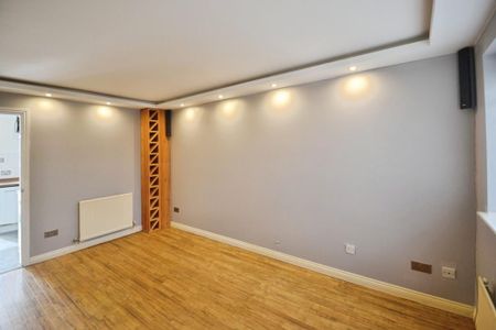 2 bedroom semi-detached house to rent - Photo 4