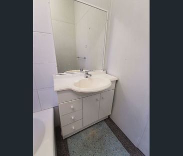 3 bedroom house in Clayfield - Photo 3