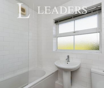 3 bedroom house to rent Harelands Lane, Woking, GU21 - Photo 3