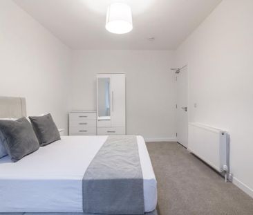 3 bedroom flat to rent - Photo 2