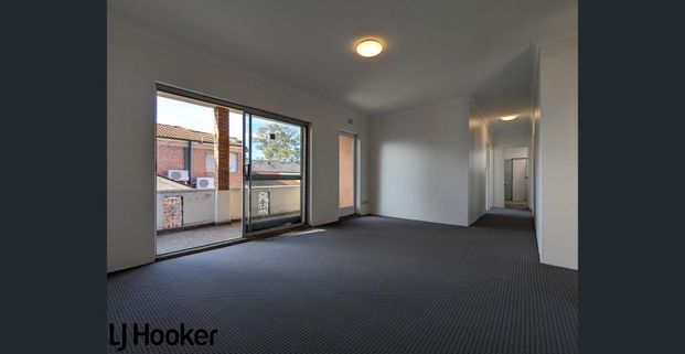 Spacious 3-Bedroom Unit in Quiet Street with Lock up Garage and Built-ins - Photo 1