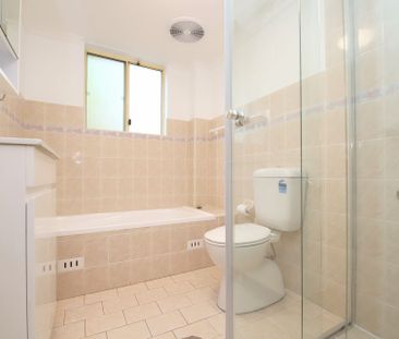 Renovated Ground Floor Two Bedroom Unit - Photo 5