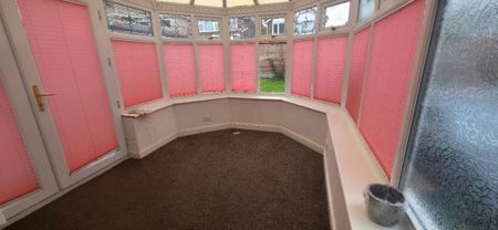 3 bedroom detached house to rent - Photo 4