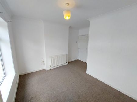 2 Bedroom House - Semi-Detached - Photo 2