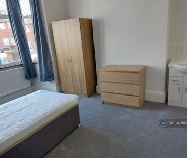 1 bedroom in a house share to rent - Photo 1
