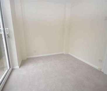 West House Court, Macclesfield, Cheshire, SK10 - Photo 3