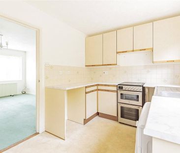 2 bedroom semi-detached house to rent - Photo 3