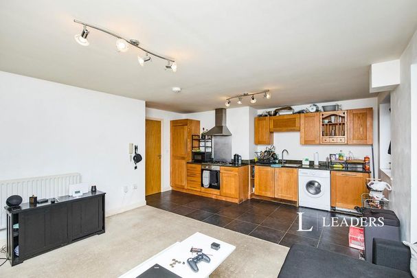 2 bedroom flat to rent - Photo 1