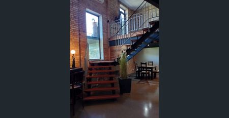 Fabulous Warehouse style apartment, fully furnished, 5 living areas 2 parking spaces,walk everywhere - Photo 4