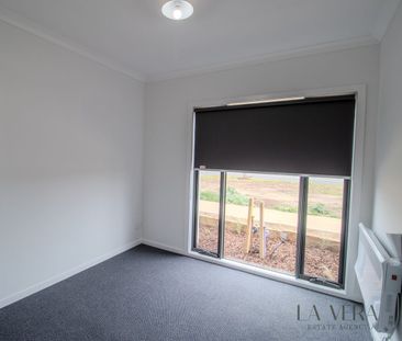 15 Callaway Street, Mambourin, Vic 3024 - Photo 2