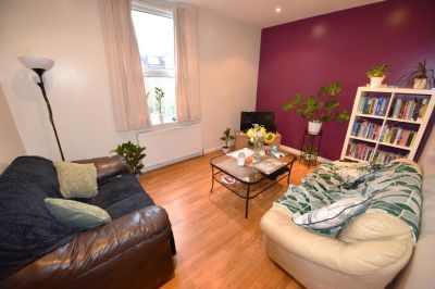 2 bedroom Flat in Cardigan Road, Leeds - Photo 1