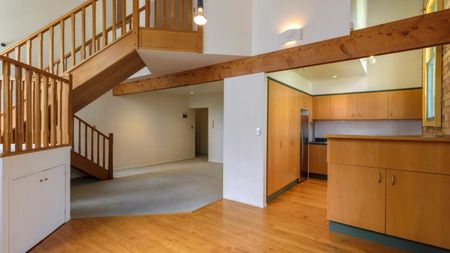 New York Loft Style Apartment - Photo 4