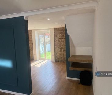 2 bedroom terraced house to rent - Photo 1