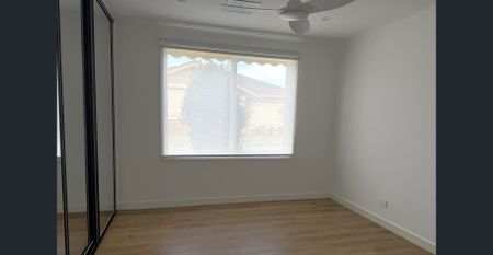 Modern Two Bedroom Freestanding Unit with Spacious Courtyard - Photo 3