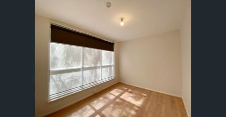 St Kilda’s Two-Bedroom Gem | FLARE REAL ESTATE - Photo 5