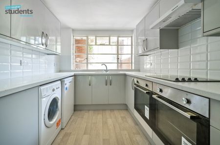 6 bedroom terraced house to rent - Photo 2