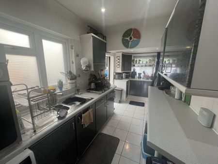 3 Bedroom Semi Detached - Photo 3