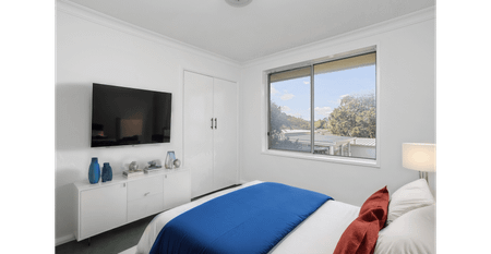 Prime Location - Photo 2