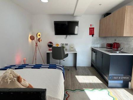 1 bedroom in a house share to rent - Photo 3