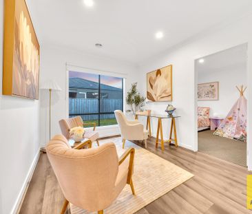 Generous Living in a Contemporary Setting! - Photo 4