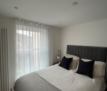 1 Bed Flat, Battersea Park Road, SW8 - Photo 2