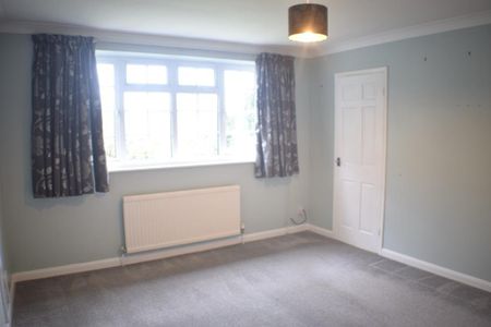 4 bedroom detached house to rent - Photo 4