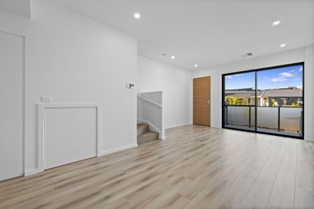 Stunning Brand New Townhouse! - Photo 2
