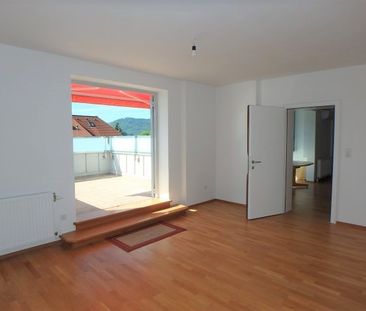 HELLE OBERGESCHOSSWOHNUNG MIT TERRASSE UND ÜBERDACHTEM PARKPLATZ - Photo 3