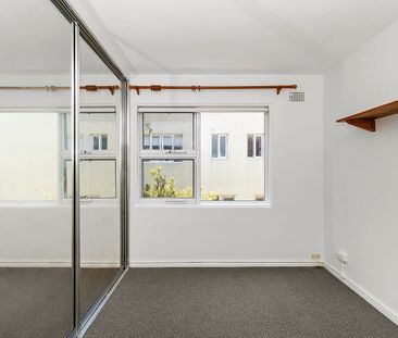 Two bedroom apartment in prime location - Photo 2