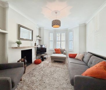 4 bedroom House To Let Total Size: 1561 SQ FT - Photo 1