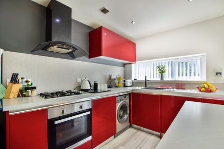 3 bedroom semi-detached house to rent - Photo 5