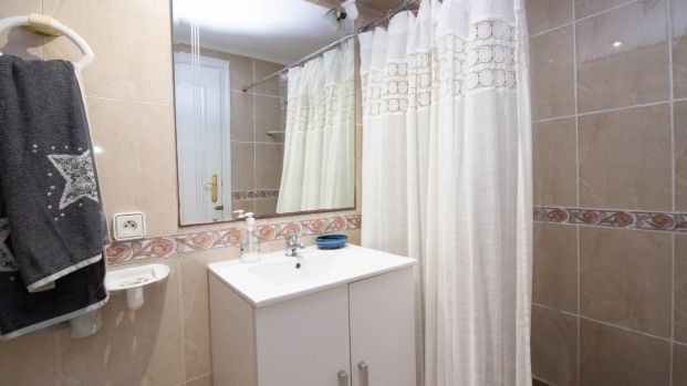 3-bedroom apartment for rent in Cabanyal-Canyamelar. - Photo 1