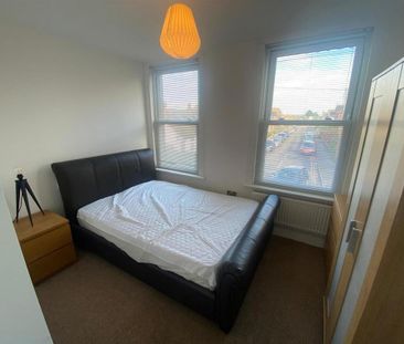 1 bedroom in a house share to rent - Photo 6