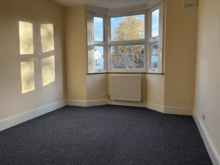 Blenheim Gardens, London, NW2 - Photo 2