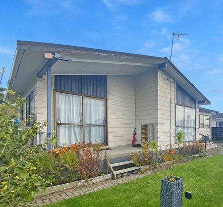 Fenced Family Home, Papakura - Photo 2