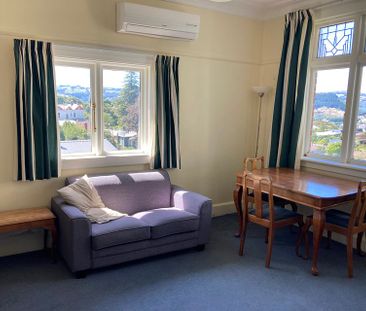 One bedroom self-contained flat with amazing views - Photo 6