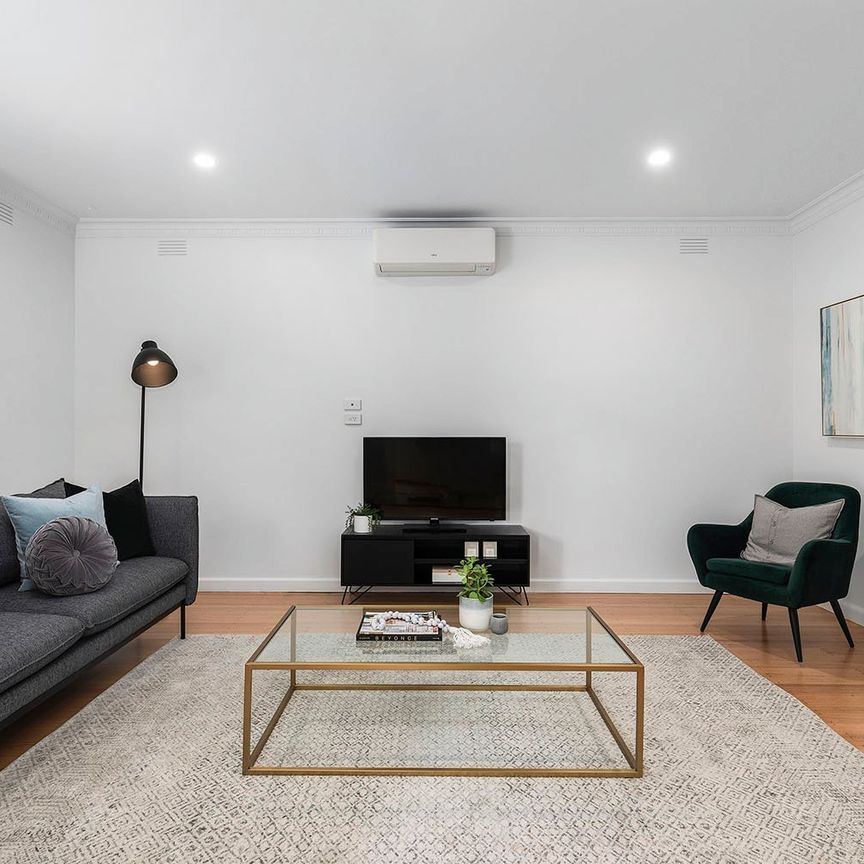 Lovely Two Bedroom Unit in Good Location! - Photo 1