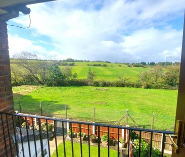 2 bedroom Flat To Let - Photo 1