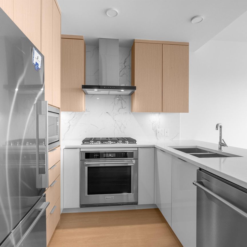 699 Whiting Way #2004, Coquitlam, BC V3J0N7 - Photo 1