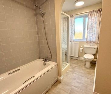 4 bedroom detached house to rent - Photo 6