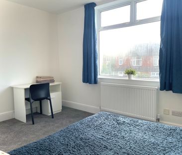 4 Bed Semi-Detached House, Finchley Road, M14 - Photo 1