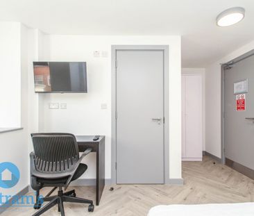 5 bed Apartment for Rent - Photo 3