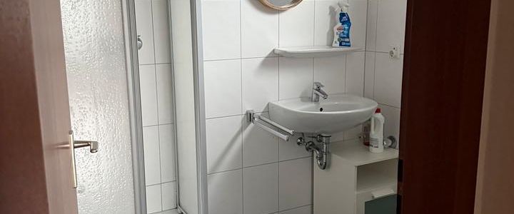 Einliegerwohnung mit eigenem Bad - Foto 1