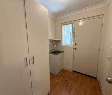 Low maintenance, easy living - Photo 2