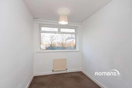 Fernhill Road, Farnborough, GU14 - Photo 4